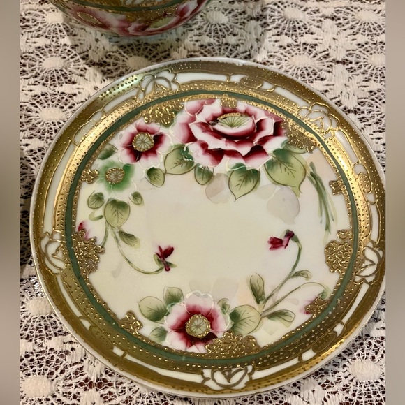 PAIR of Exquisite Antique Japanese Porcelain Hand Painted Teacups and Saucers. - Picture 8 of 10